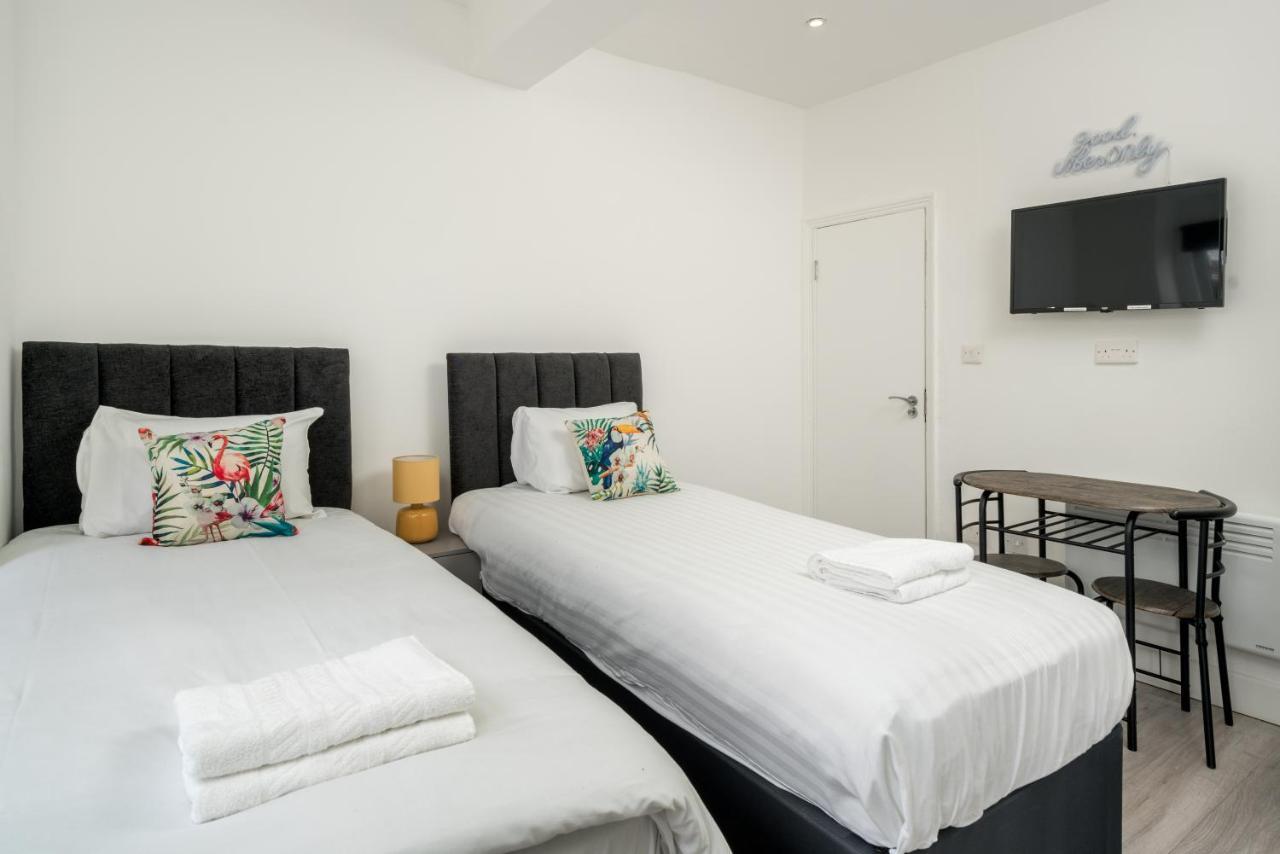 London Selwyn Road Studios Экстерьер фото