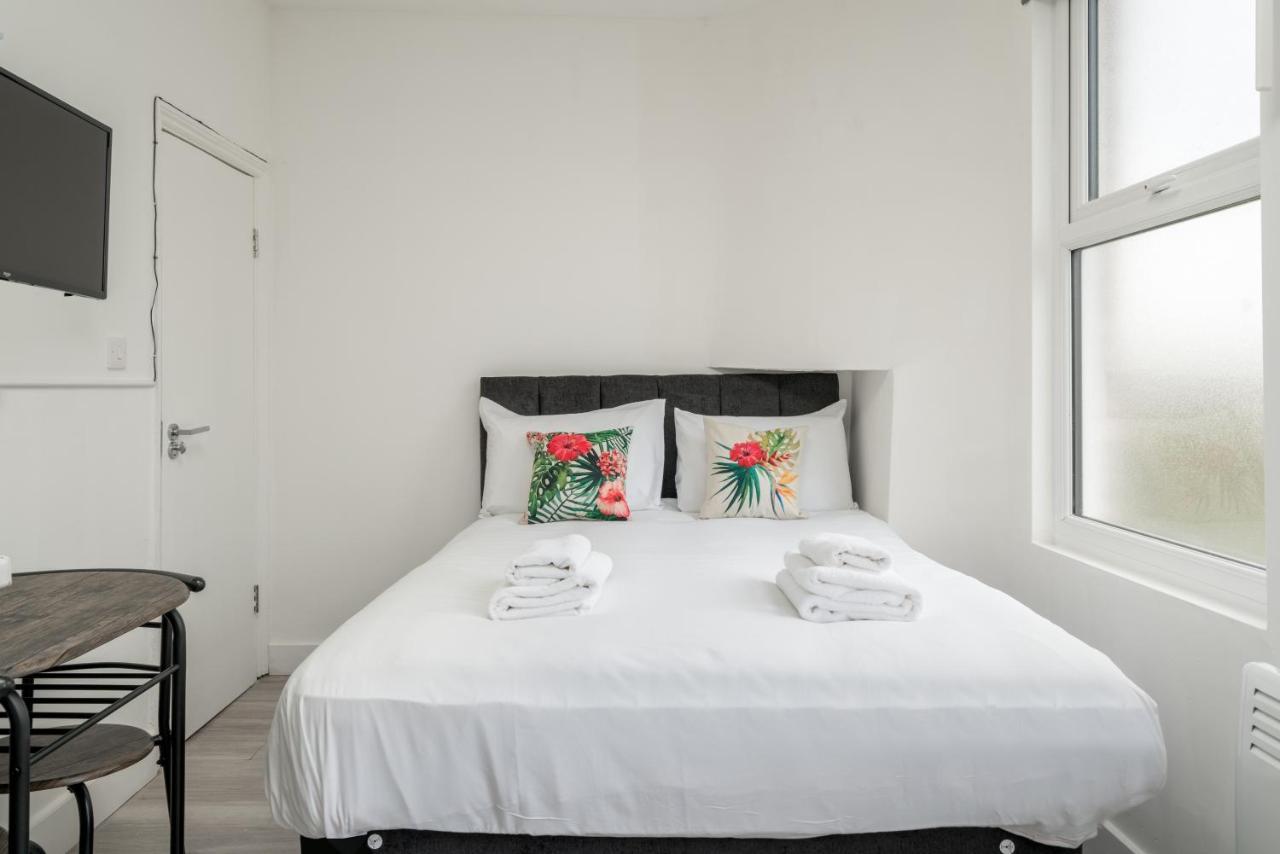 London Selwyn Road Studios Экстерьер фото