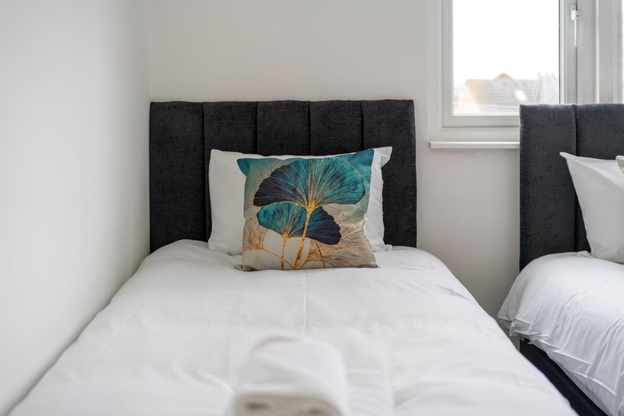 London Selwyn Road Studios Экстерьер фото