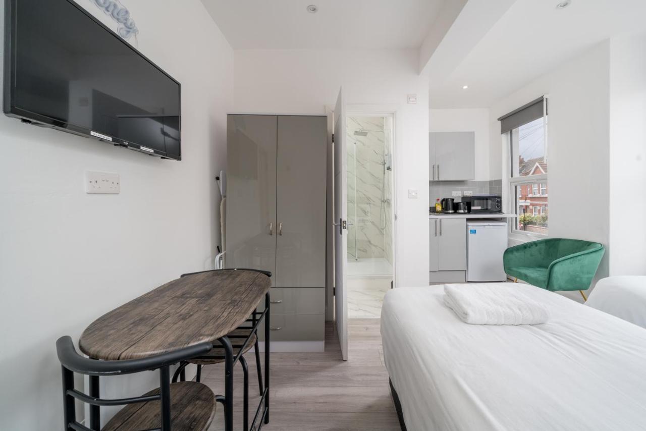 London Selwyn Road Studios Экстерьер фото