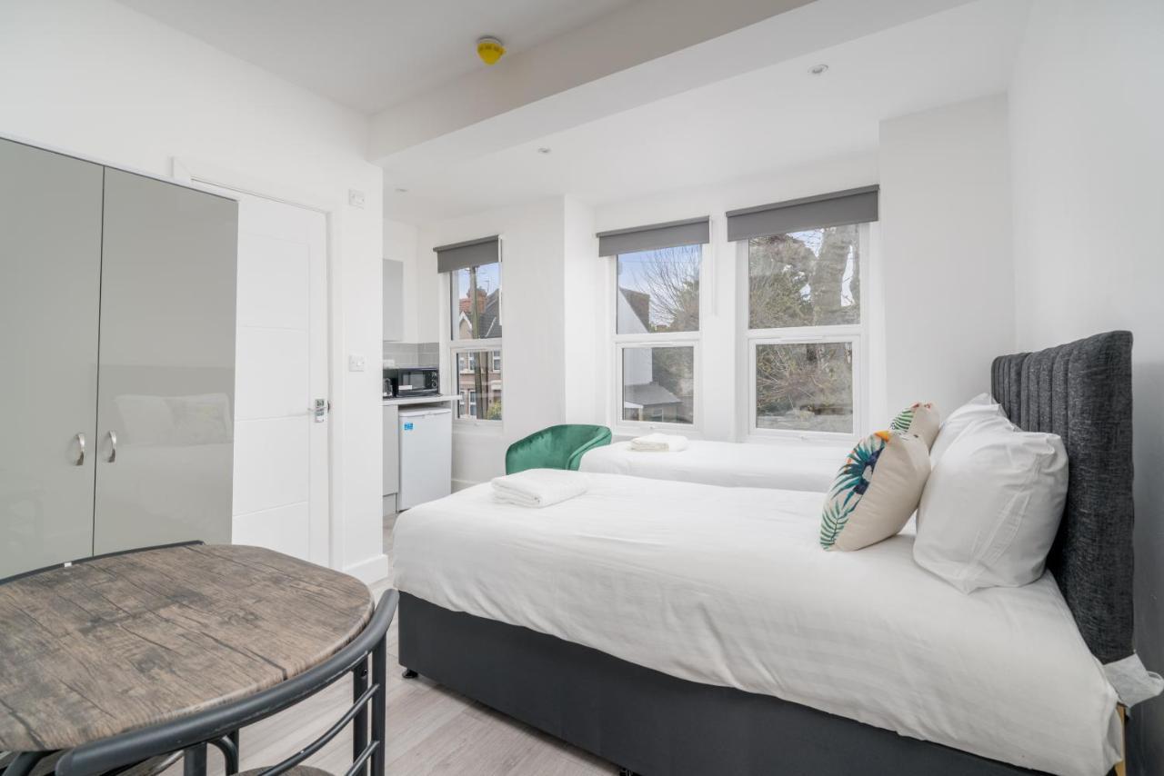 London Selwyn Road Studios Экстерьер фото